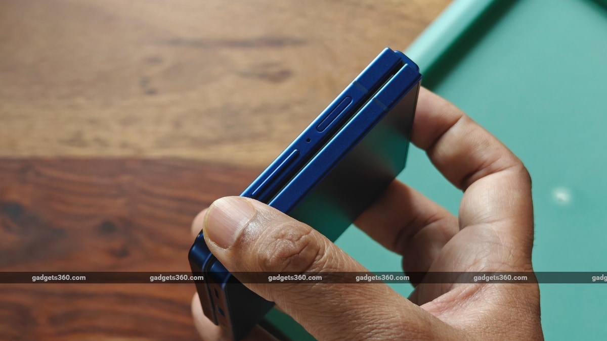 samsung galaxy z flip 7 design flip open gadgets 360 SamsungGalaxyZFlip7  Samsung