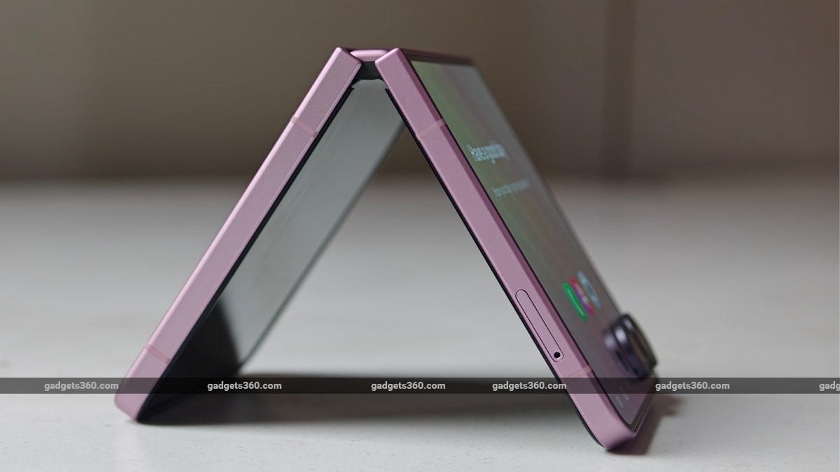 samsung galaxy z flip 8 review ndtv design 3 Samsung