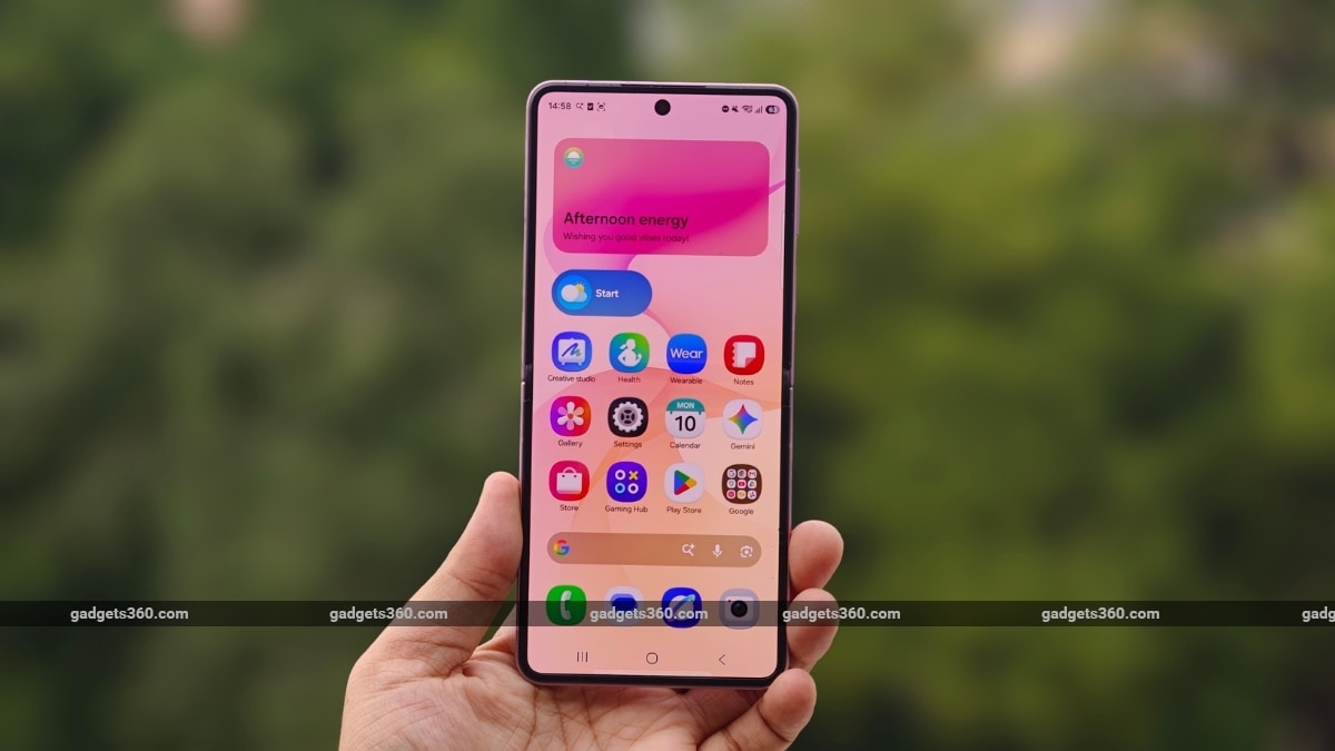 samsung galaxy z flip 8 review ndtv display 1 Samsung