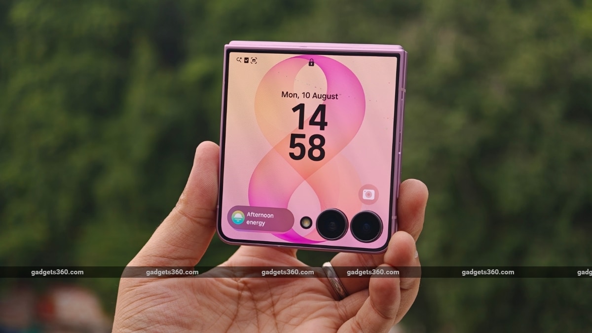 samsung galaxy z flip 8 review ndtv display 2 Samsung