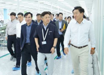 Samsung Vice Chairman Visits Noida Factory, Says India &lsquo;One of the Biggest&rsquo; Global Markets With Huge Opportunity