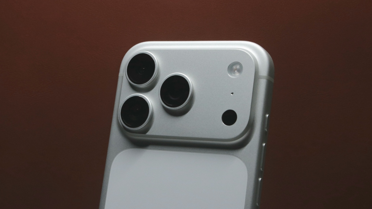 iPhone 18 Pro সিরিজে ফিরতে পারে সিলভার