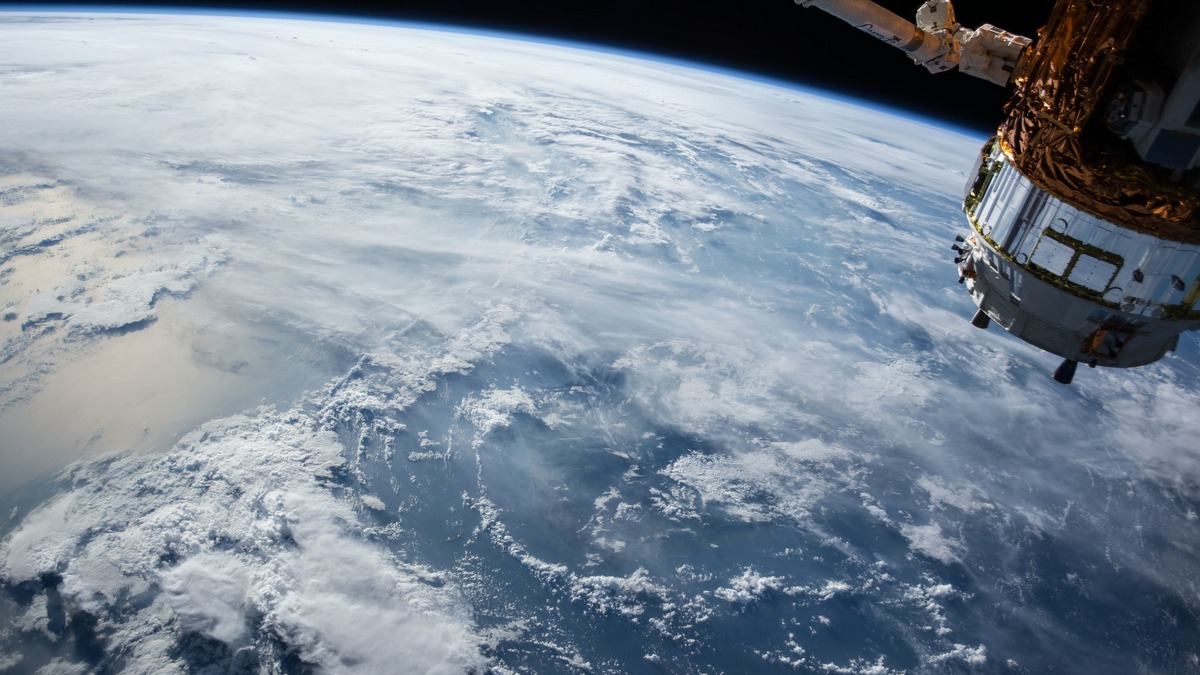 Two Defunct Satellites Narrowly Miss Collision, Averting Massive Debris Cloud