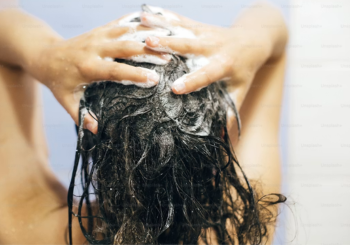 Top Scalp Scrubs Under ₹700 to Prevent Monsoon Buildup and Sticky Roots