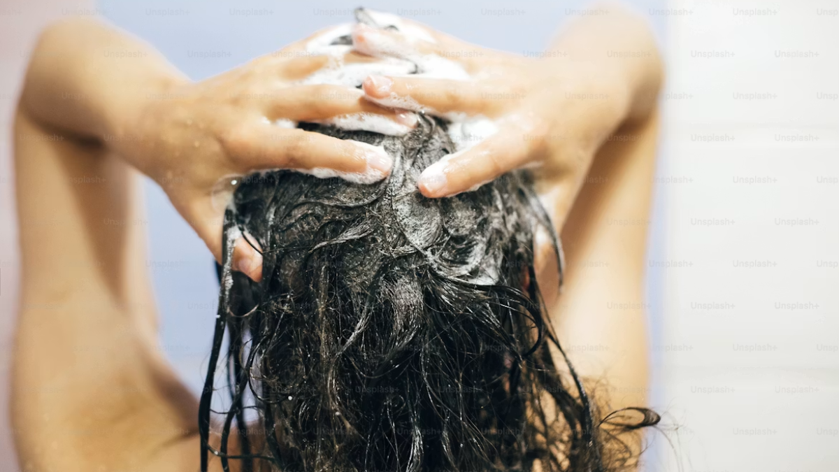 Top Scalp Scrubs Under ₹700 to Prevent Monsoon Buildup and Sticky Roots