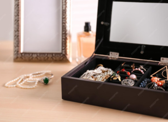The Minimalist: Top Smart Jewelry Boxes to Keep Your Collection Organized and Secure