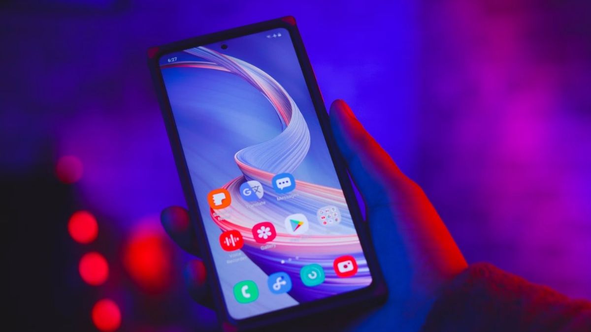 Best Premium Phones Under ₹40,000 Worth Buying This Month