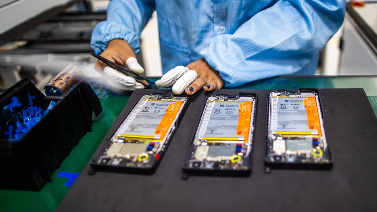 India Prepares Smartphone Export Incentives in a Boost for Apple