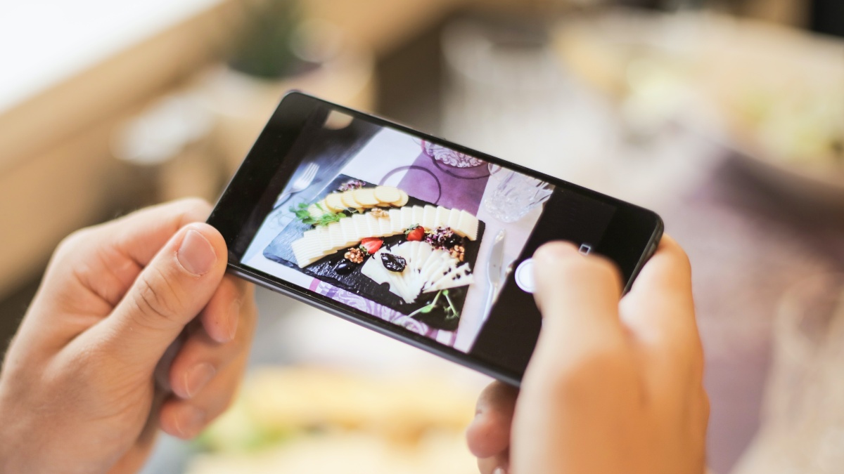 India Sees Jump in Online Purchase of Smartphones in 2021 Due to COVID-19: Counterpoint