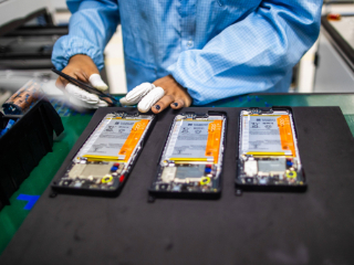 India Prepares Smartphone Export Incentives in a Boost for Apple