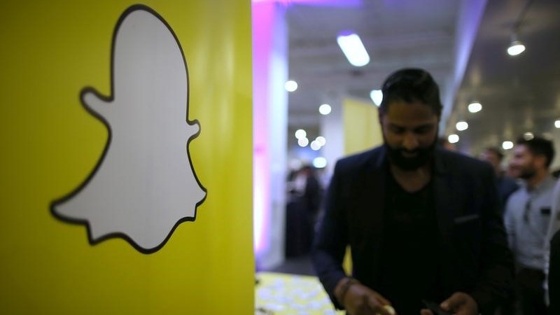 Snapchat Challenging Facebook Among US Youth: Survey