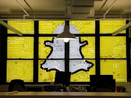 Snapchat Set to Overtake Facebook This Year in the US: eMarketer Snapchat Set to Overtake Facebook This Year in the US: eMarketer
