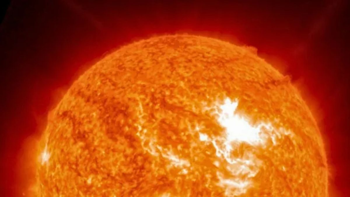 Sun Unleashes Strongest Flare of 2025, Causing Global Radio Blackouts