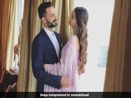 Cannes 2018: Sonam Kapoor And Anand Ahuja Share A Moment Before She Takes Off For The Croisette Cannes 2018: Sonam Kapoor And Anand Ahuja Share A Moment Before She Takes Off For The Croisette