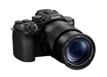 Sony RX10 V Compact Camera Launched With 20.1-Megapixel Sensor, 4K 120fps Video Recording and 25x Optical Zoom