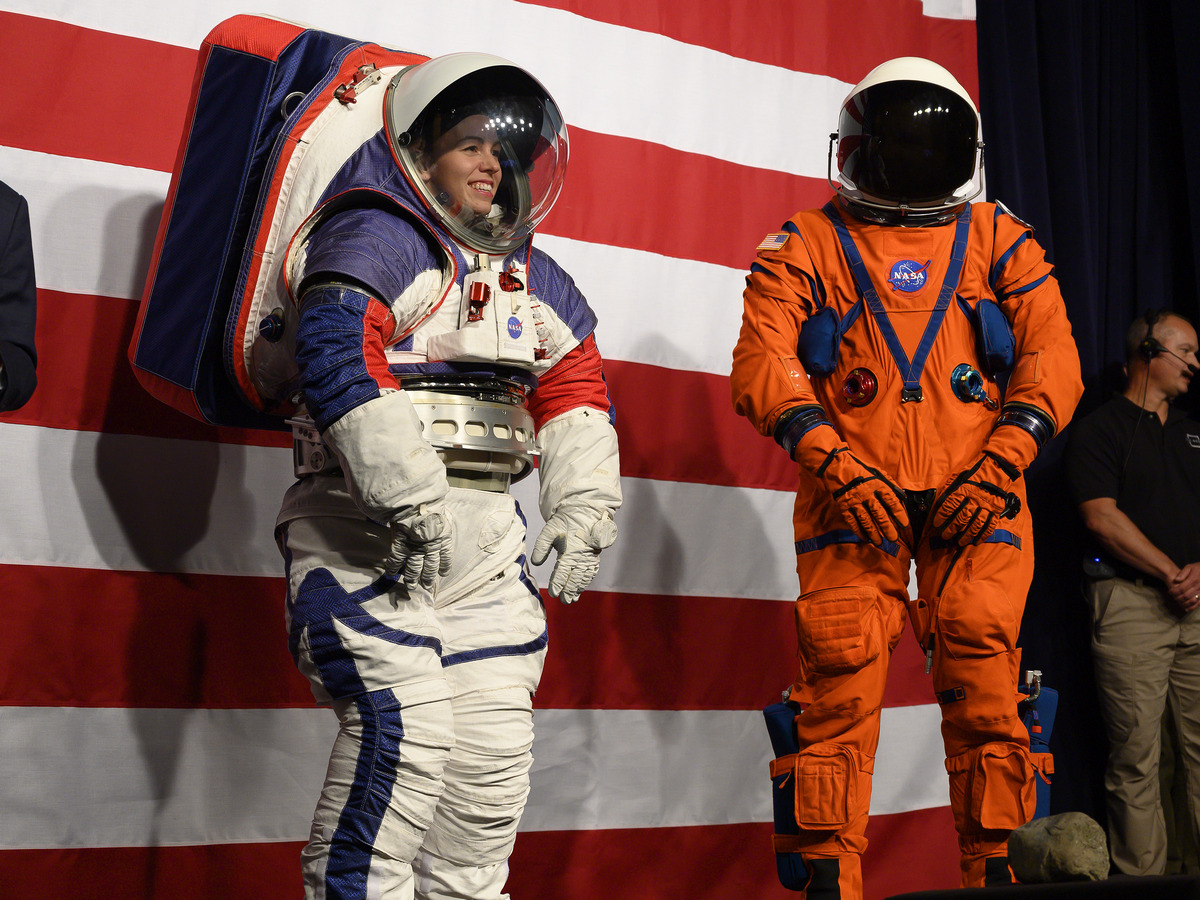 NASA Awarded Next Generation Spacesuits Contract for ISS, Moon Mission to Two Companies