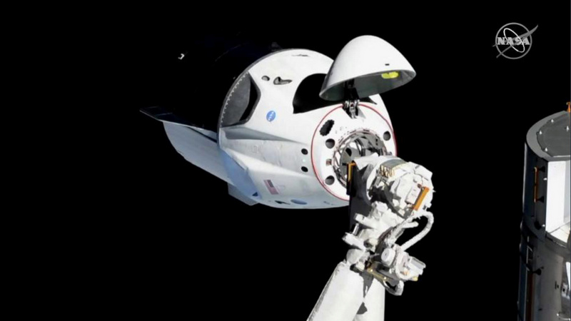 SpaceX Crew Capsule Ends Test Flight to ISS With Ocean Splashdown