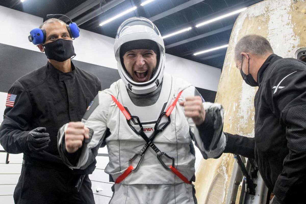 SpaceX Dragon Capsule With International Space Station Astronauts Safely Lands on Earth