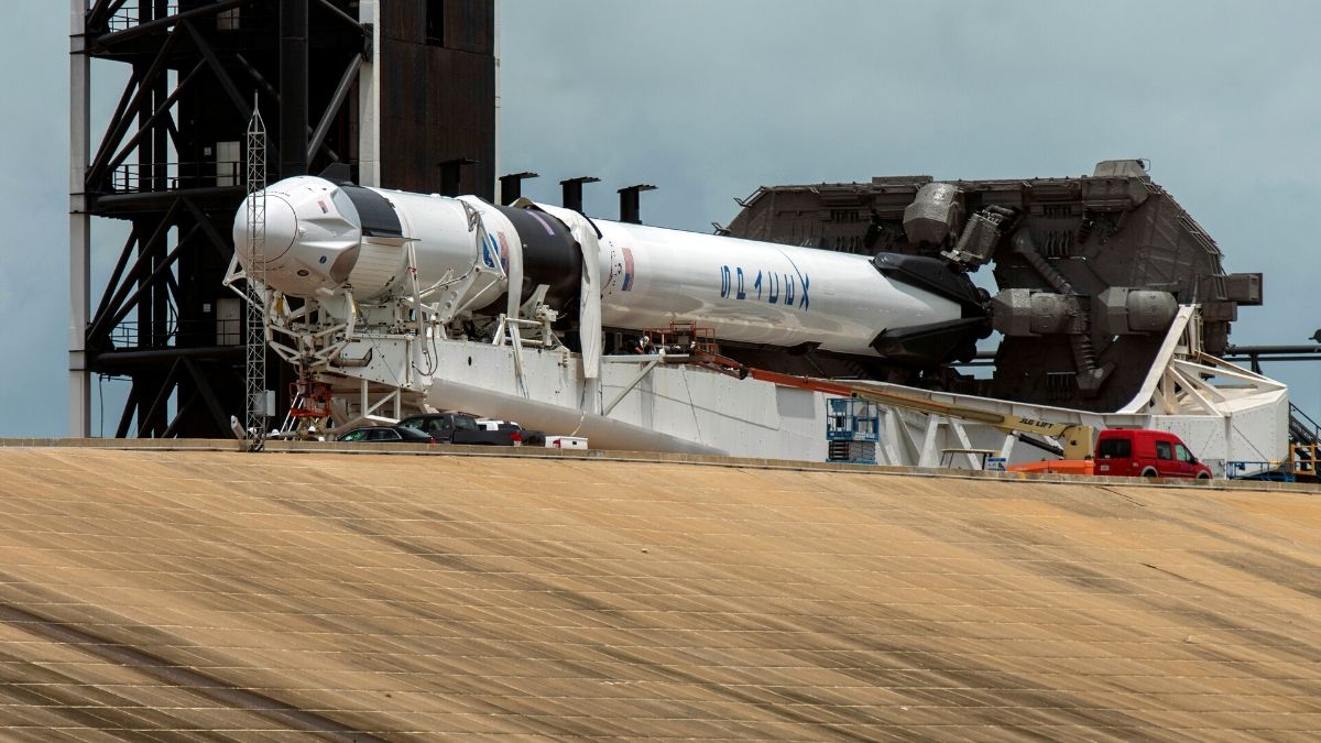 SpaceX, NASA Delay Milestone Mission Over Lightning Fears