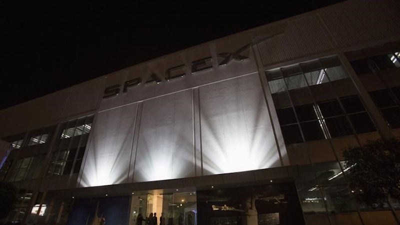 SpaceX Postpones Classified US Military Launch Until Monday