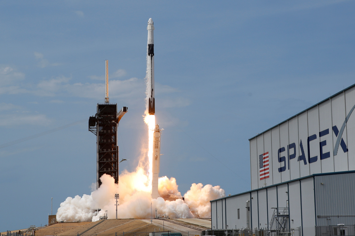 SpaceX Asked by NASA to Halt Lunar Lander Work Pending Contract Challenges