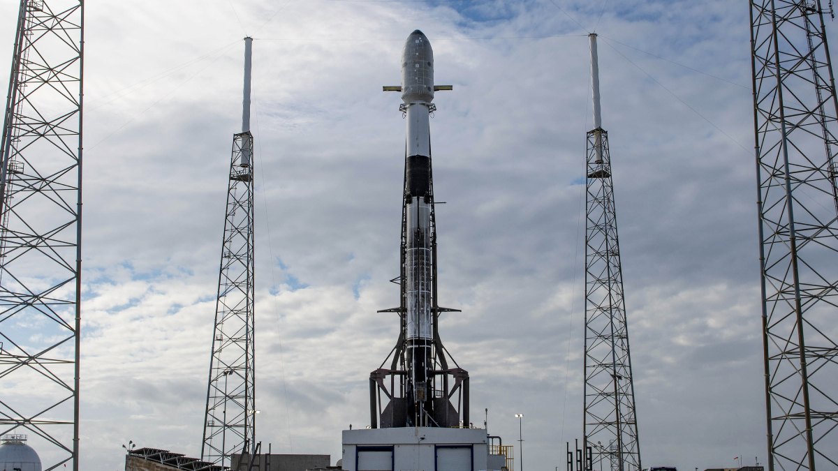 SpaceX Forced to Delay Italian Satellite Launch by 2 Days Due to Bad Weather