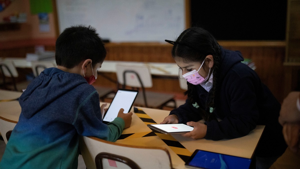 Elon Musk's Starlink Satellites Beam Internet Into Remote Chilean Fishing Hamlet