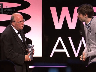 GIF Inventor Steve Wilhite Dies at 74 After Battling COVID-19