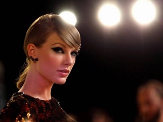 Taylor Swift&#039;s New Music Video, Look What You Made Me Do, Makes Biggest YouTube Debut Ever
