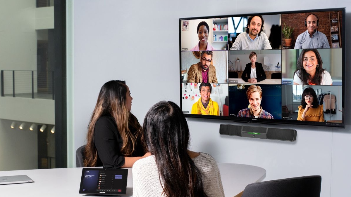 Microsoft Teams Updated With AI Facilitator for In-Person Meetings, New Chat Features: Report