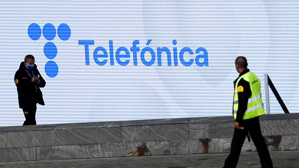 Telefonica Said to Buy Ericsson 5G Equipment to Replace Some Huawei Gear