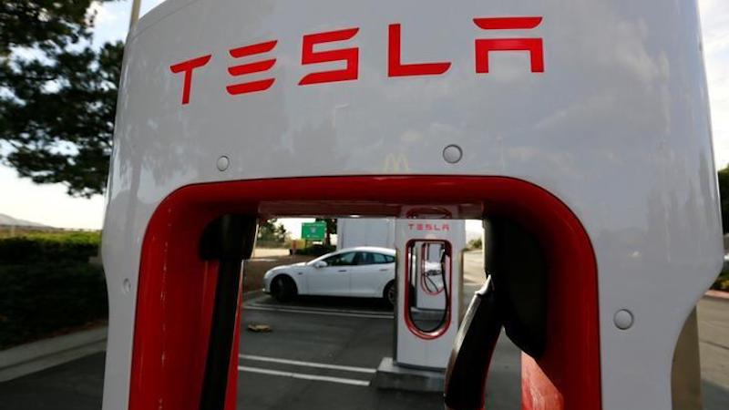 Tesla to End Unlimited Free Use of Supercharging Stations