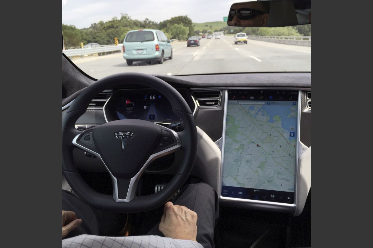 Tesla Drops Radar; Is Autopilot System Safe?