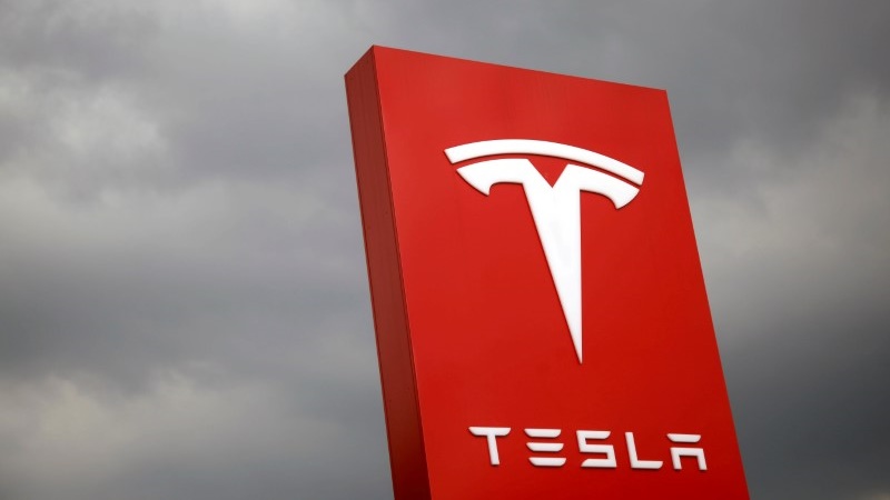 Tesla Said to Be Working on 'Long Haul' Electric Truck With 200 to 300-Mile Range