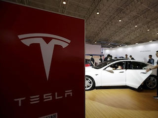 Tesla Considers Launching Its Own Music Streaming Service for &#039;Exceptional In-Car Experience&#039;