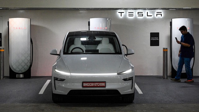Tesla Opens First Experience Centre in New Delhi’s Aerocity; Four V4 Superchargers Established On-Site Tesla Opens First Experience Centre in New Delhi’s Aerocity; Four V4 Superchargers Established On-Site
