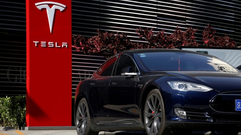 Tesla Shares Fall After CEO Musk's 'Pedo' Tweet About British Diver in Thai Cave Rescue