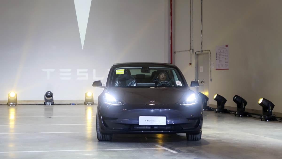 US to Probe Fatal Indiana Crash Involving Tesla Model 3