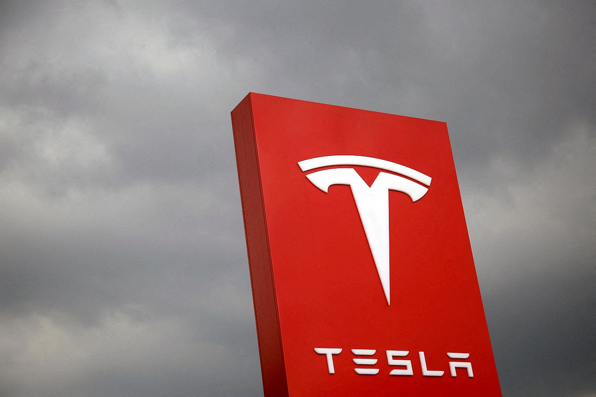 Tesla&rsquo;s Shareholders to Vote on 3-to-1 Stock Split In August, Elon Musk&rsquo;s Ally Ellison to Leave Board