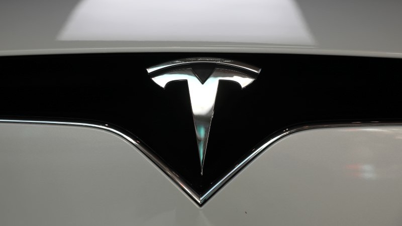 Tesla Said to Lose 2 Top Executives at Energy Unit