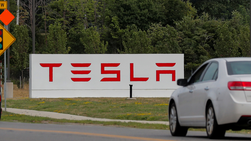 Tesla Customers May Face Longer Response Time as Deliveries Rise: Musk