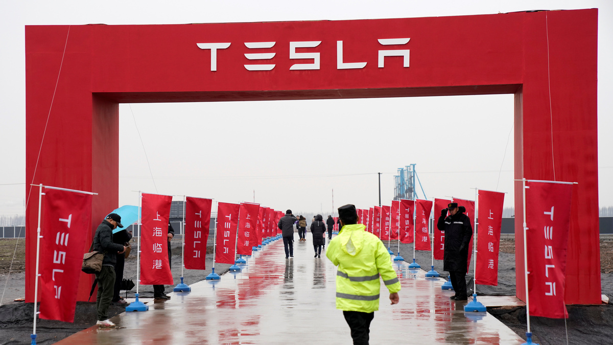 Tesla Says Single Battery Module Caused Car Fire in Shanghai, Has Changed Vehicle Settings