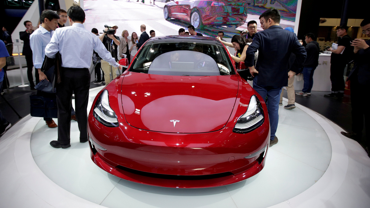 Tesla's Lane-Changing Feature Less Competent Than Human Driver: Consumer Reports