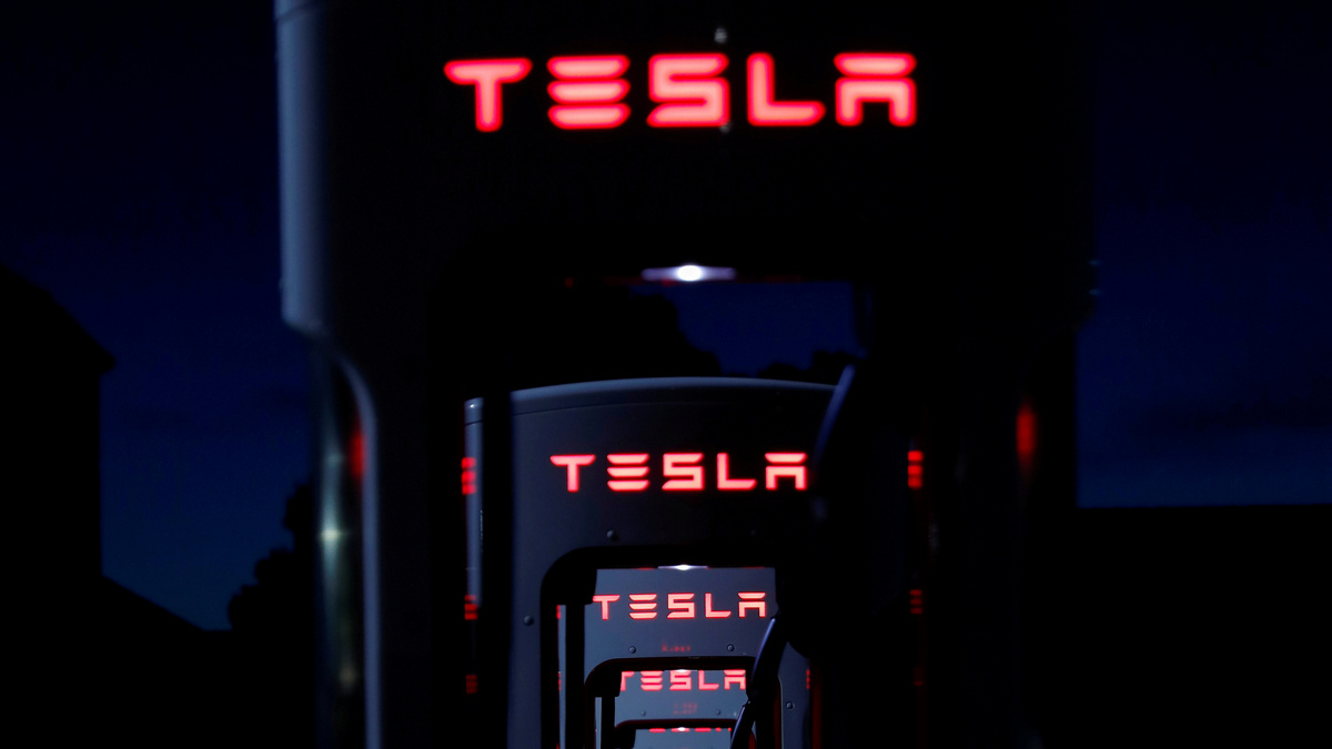 Tesla Wants Everyone to Drive an Electric Car. Now It Risks Becoming a Niche Brand.