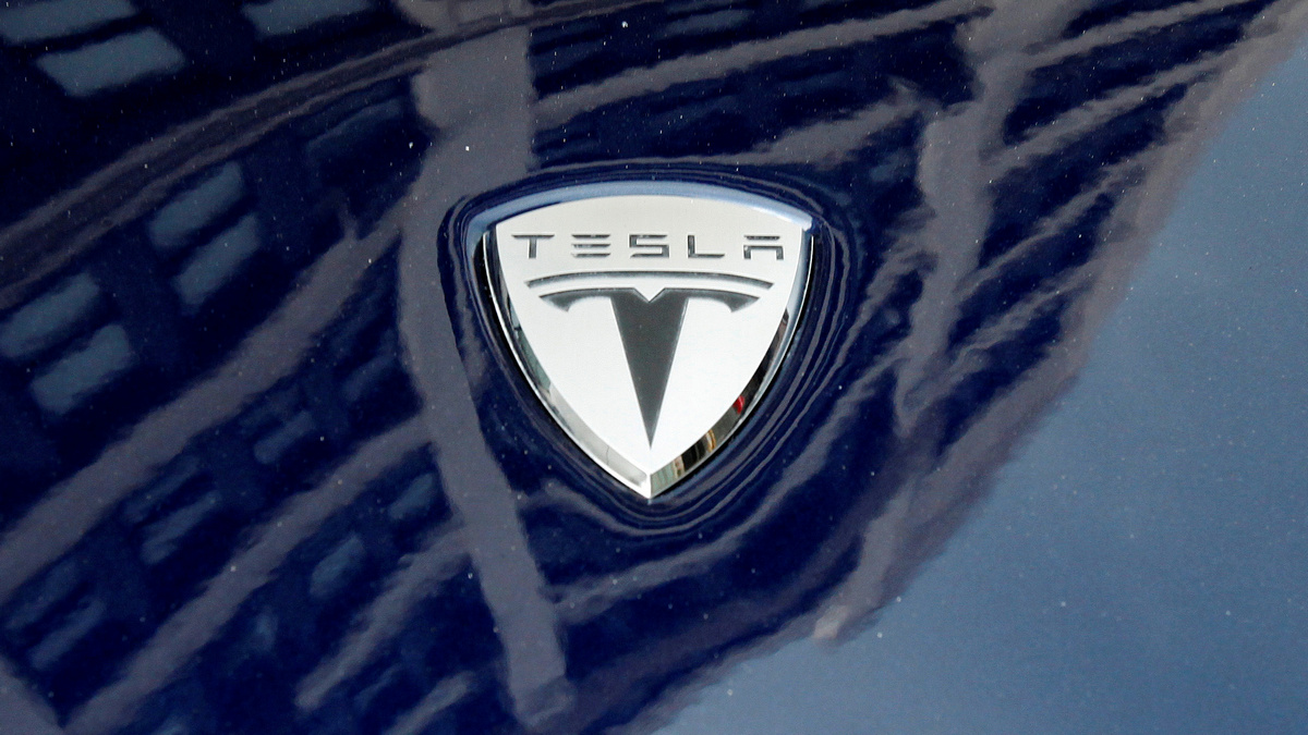 Tesla Driver in Fatal Crash Had Reported Problems Before With 'Autopilot' Feature