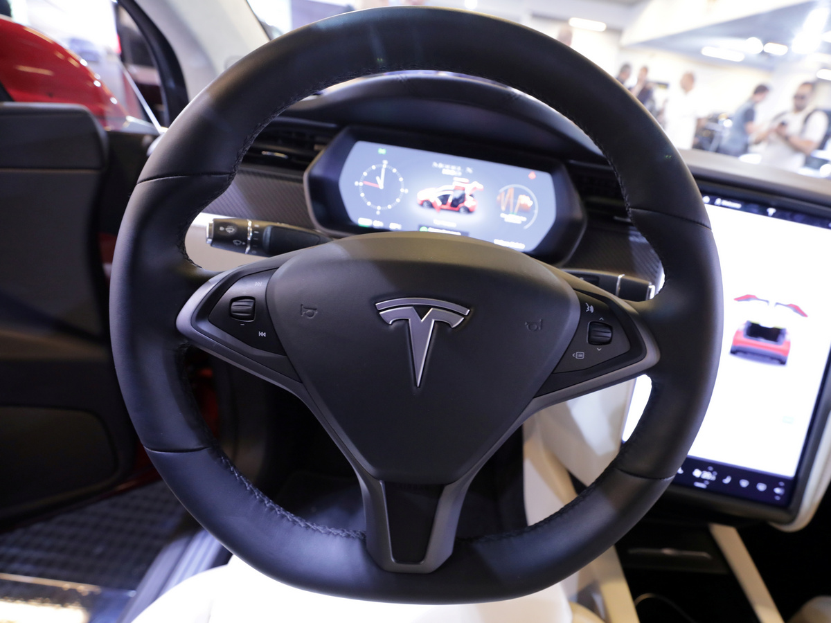 Tesla Autopilot, Distracted Driver Caused Fatal Crash: NTSB