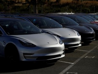 भारत में Tesla को मिल रहा कमजोर रिस्पॉन्स, सेल्स में 37 प्रतिशत की गिरावट 