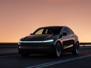 Tesla Robotaxi Gets Longer Austin Hours as Musk Defends Cameras Against Lidar