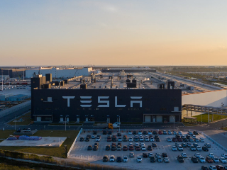 Tesla to Undergo Fresh Trial in Race Bias Lawsuit Days After Former Employee Turned Down Compensation