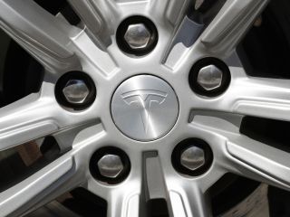 Elon Musk Tweets on Full Self-Driving Beta V9 as Tesla Releases New Software Update